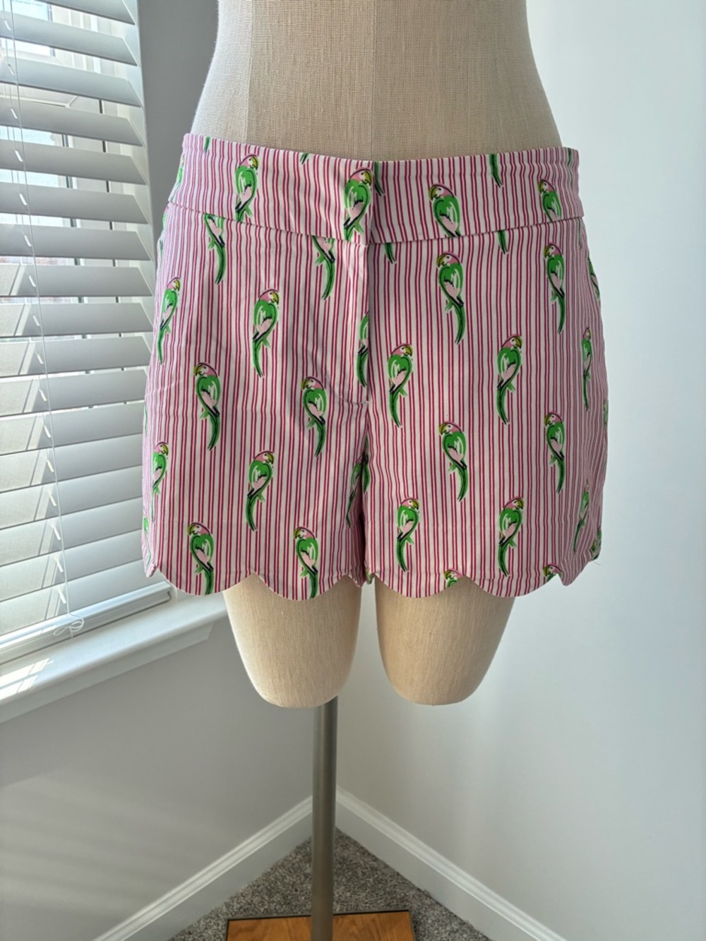 Crown & Ivy Women's Striped Tropical Parrot Scallop Hem Shorts